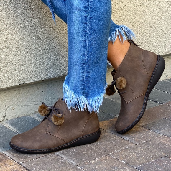 Texas Brown Memory Foam Pom Pom Oxford Bootie - Picture 7 of 9